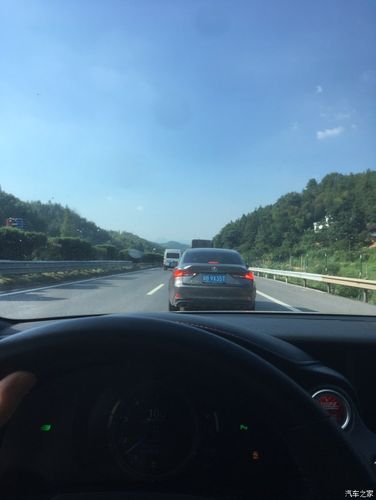 高速路上汽车为什么滴滴响（高速车辆滴滴响）