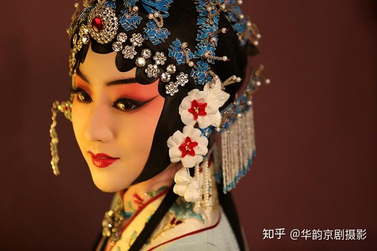 戏曲给人什么感觉知乎-戏曲带给我们的启示
