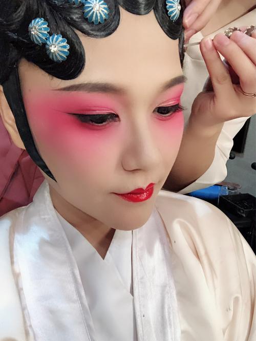 戏曲化妆的讲究是什么-戏曲化妆实拍