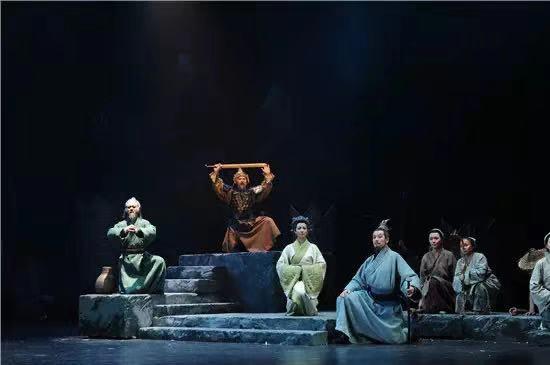 没有舞台的戏曲是什么-没有舞台再好的演员也唱不出好的戏剧
