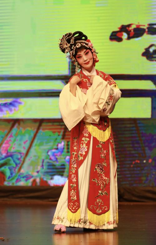 戏曲唱的是什么内容-戏曲的演唱