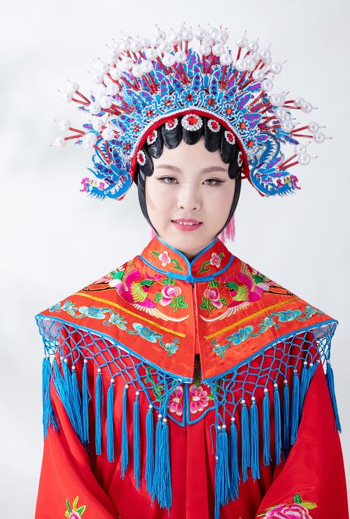 戏曲小姐衣服头饰叫什么-戏曲小姐衣服头饰叫什么