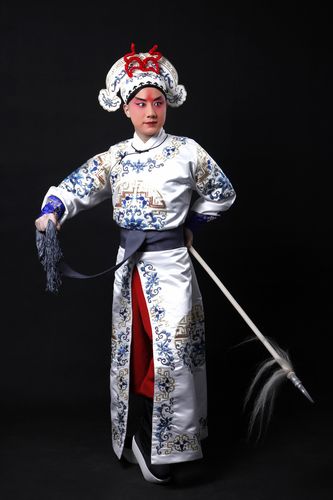 戏曲男生体态特征是什么-戏曲男生体态特征是什么样的